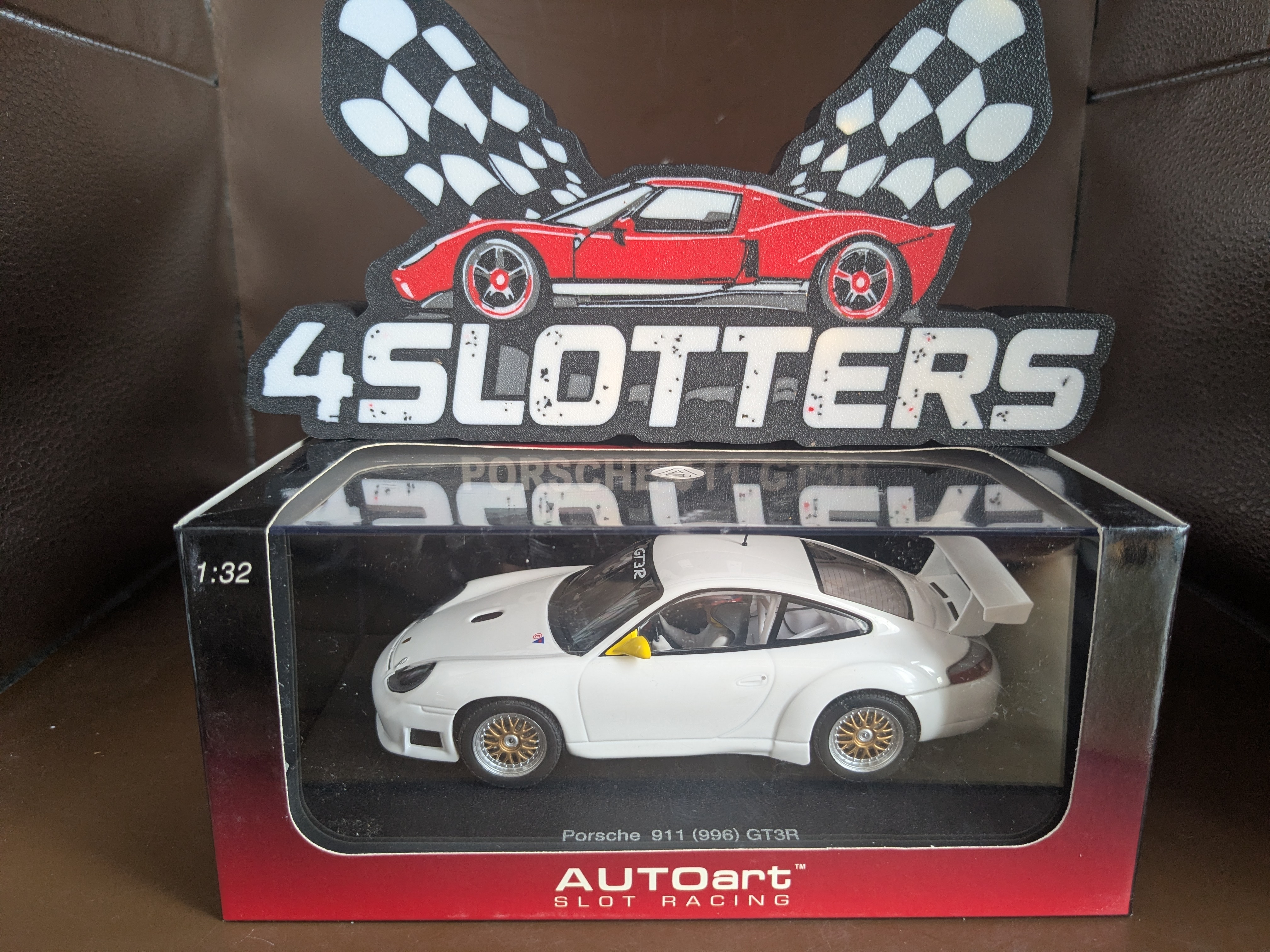 Autoart Porsche 911 GT3R(996) White