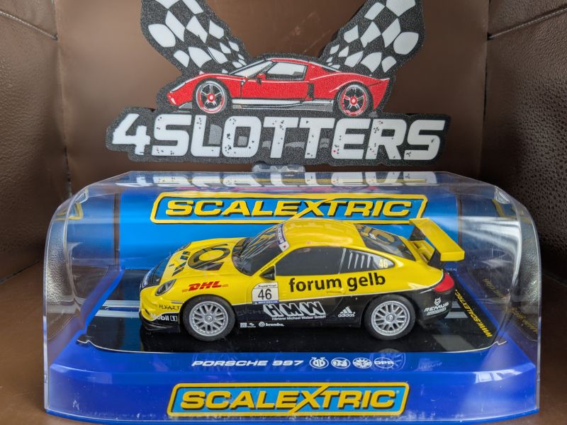 Scalextric Porsche 997 GT3 #46 Forum Gelb